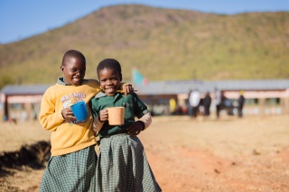 Zwei Mädchen in Sambia